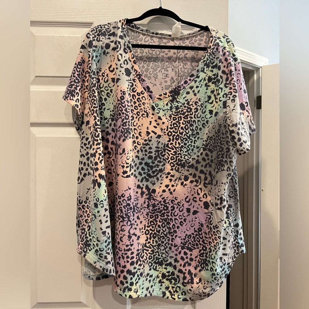 Pastel colorful leopard print style sweater / t-shirt, 3X